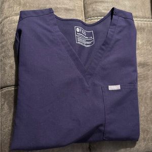 Figs scrub top